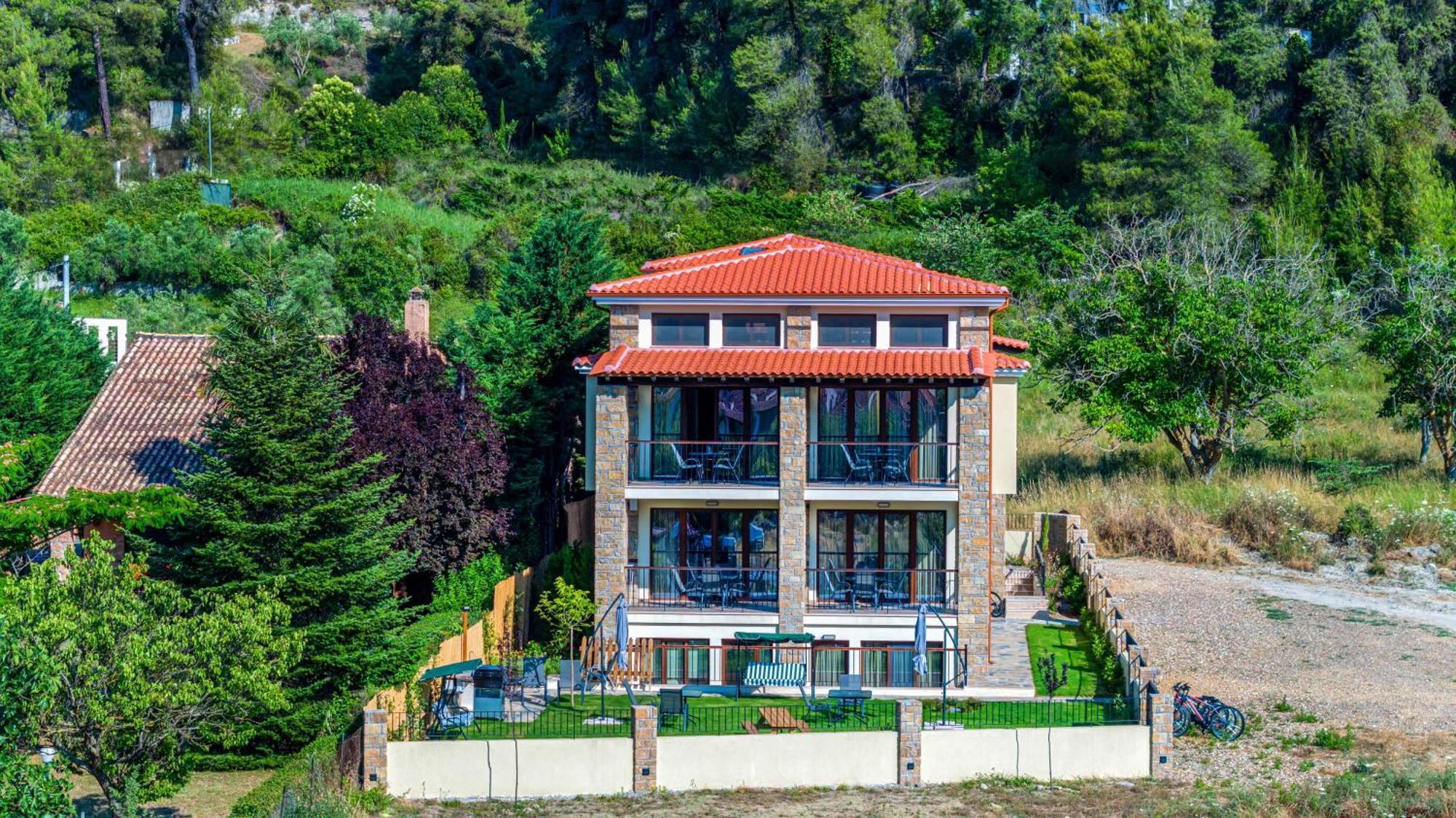Penelope Luxury Suites Fourka Dış mekan fotoğraf