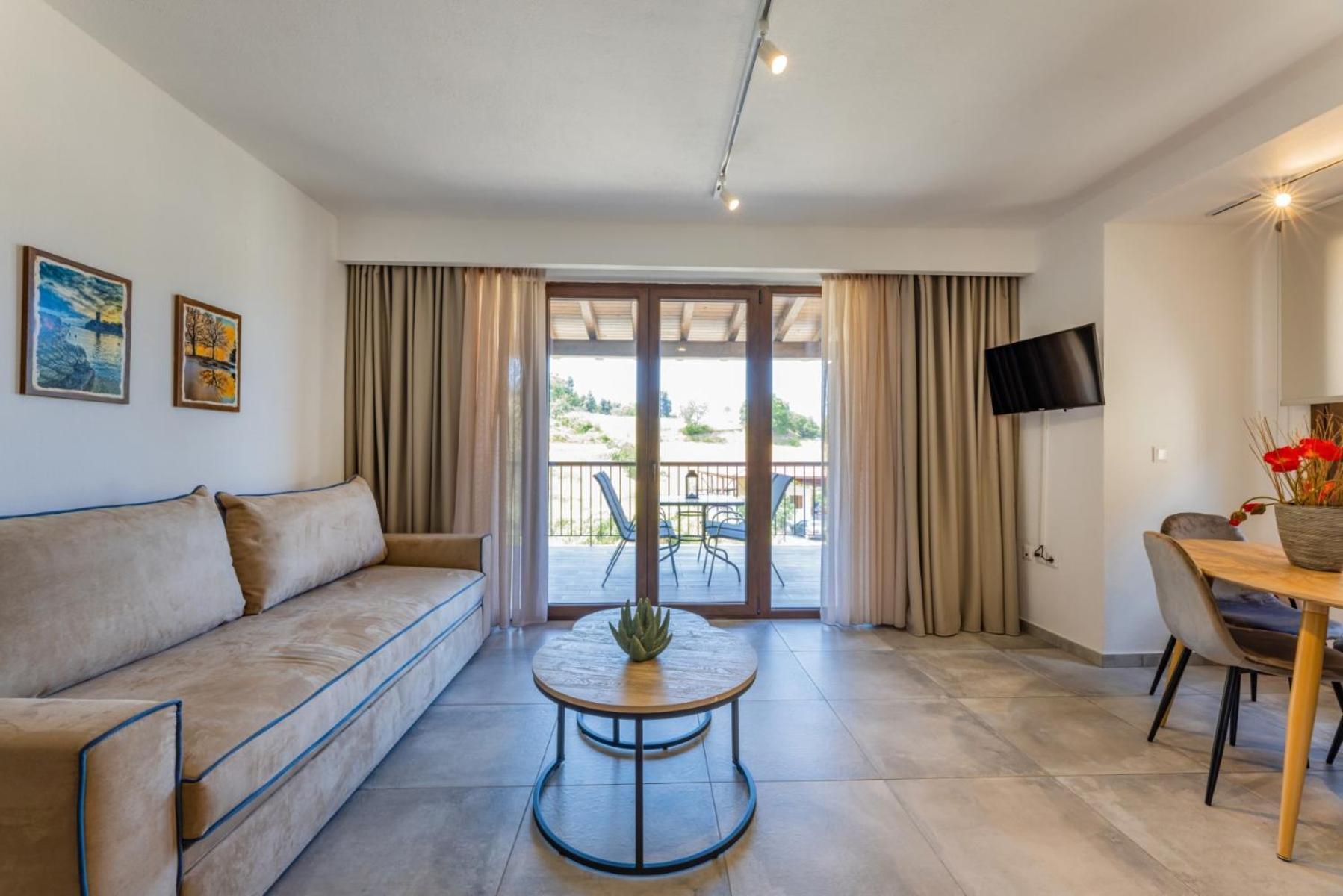 Penelope Luxury Suites Fourka Dış mekan fotoğraf